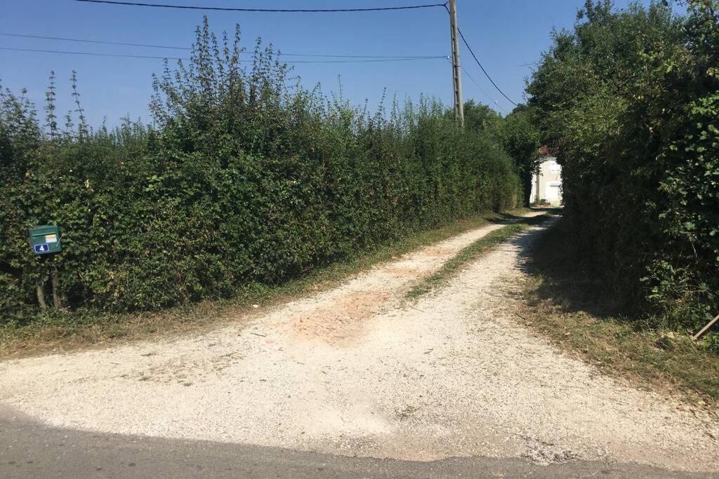Logement Independant Le Poulailler Proche Guedelon Трени Екстериор снимка
