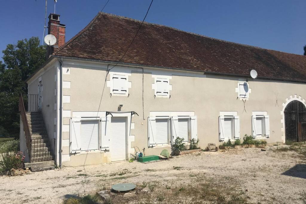 Logement Independant Le Poulailler Proche Guedelon Трени Екстериор снимка