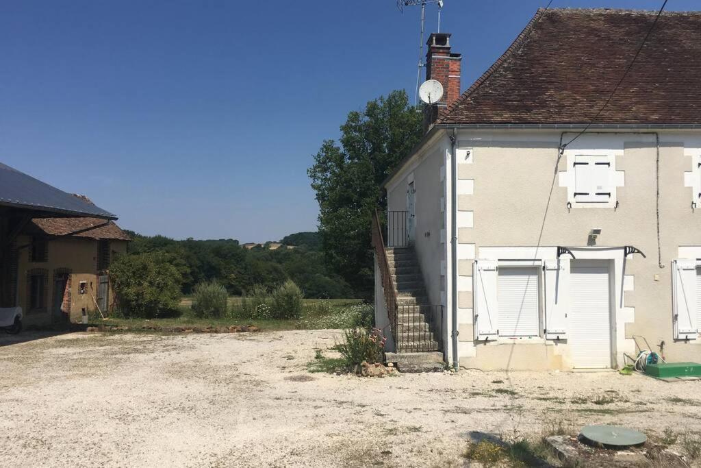 Logement Independant Le Poulailler Proche Guedelon Трени Екстериор снимка